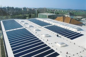 Niederanven : Rénovation d’une toiture avec intégration d’une couche avec modules photovoltaïques
